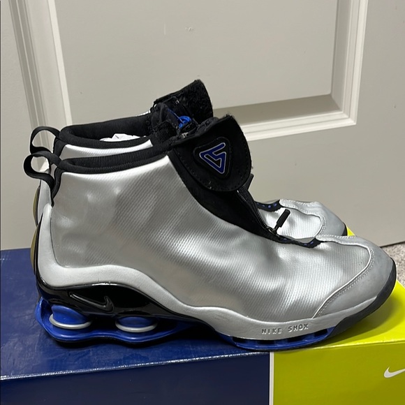 Nike Shox VC Silver and Black Sneakers - Picture 4 of 12
